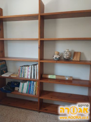 ספריה 2מ×2מ', שידת מגורים מעץ 1.50×0.5 מ