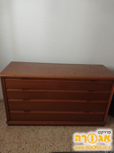 ספריה 2מ×2מ', שידת מדפים מעץ 1.50×0.5 מ