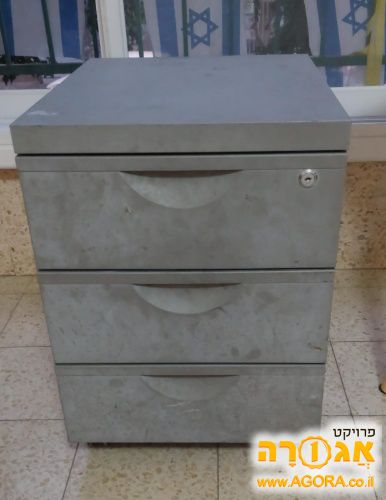 ארונית מגרות ממתכת - זקוקה לצבע :)