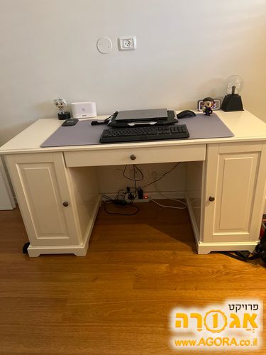 שולחן כתיבה בגודל 140x65