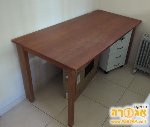 שולחן עבודה מעץ