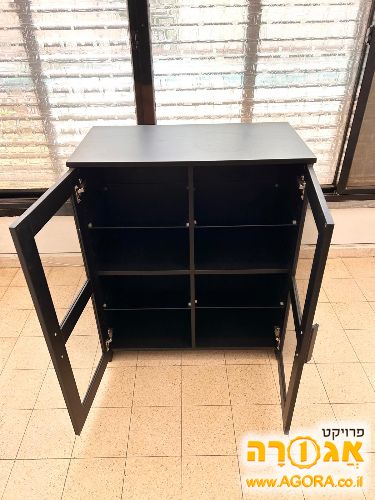 ארונית דלתות זכוכית