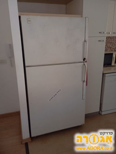 מקרר לבן