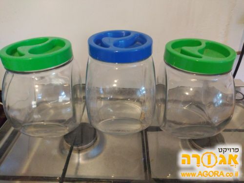 צנצנות זכוכית גדולות