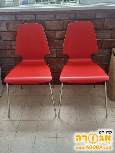 שמי כסאות לפינת אוכל