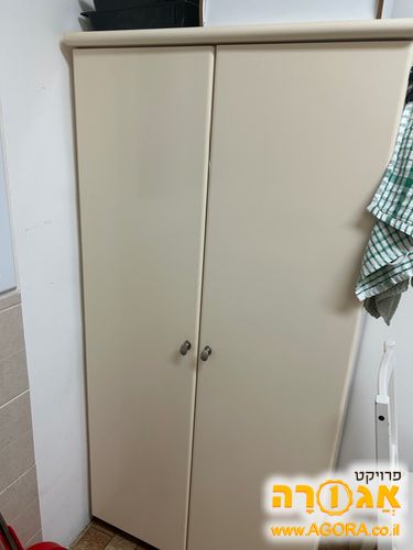 ארון שני דלתות