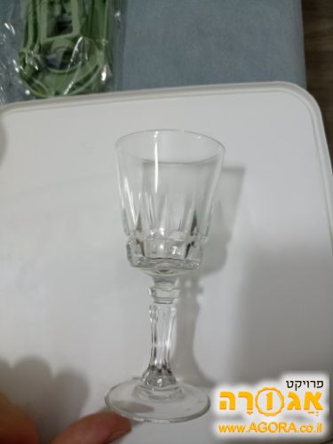 כוסות זכוכית קטנות