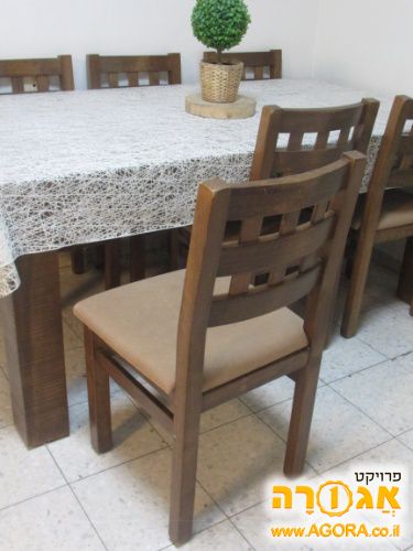 שולחן וכסאות
