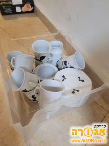 סט כוסות וצלוחיות