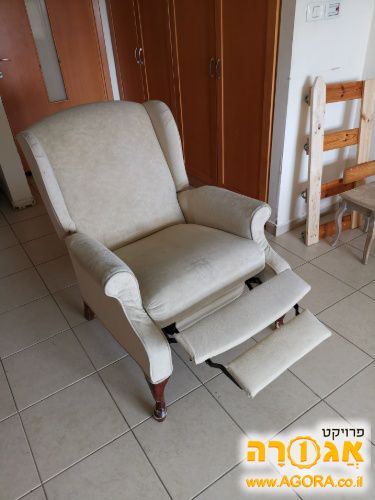 כורסת טלוויזיה נפתחת