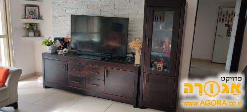 מזנון וויטרינה ושולחן