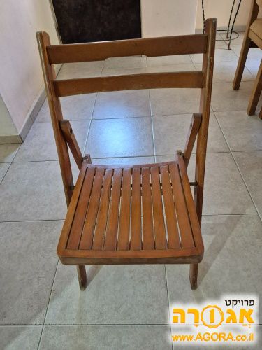 כיסא עץ מתקפל