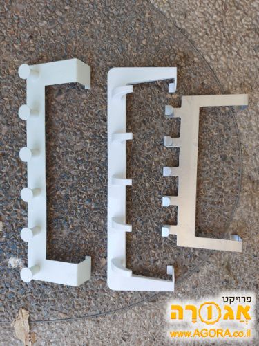 מתלים שנתלים על דלת