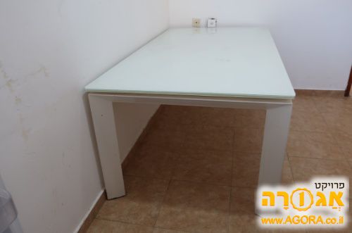 שולחן זכוכית