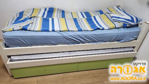 שתי מיטות יחיד + שני מזרוני קפיצים