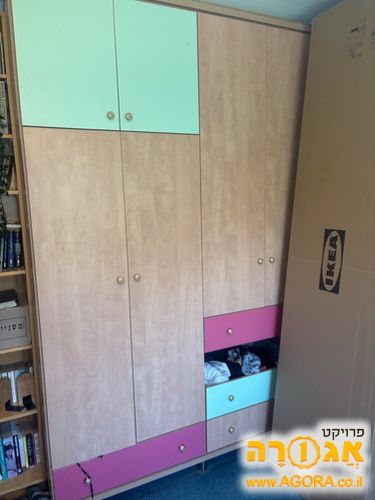 ארון בגדים צריך חילוף מסילה באחד המגירות