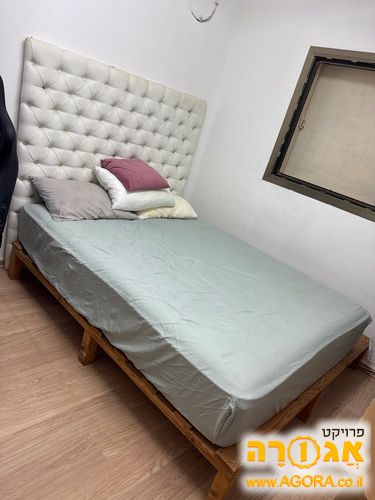 מיטה בסיס עץ עם מזרון