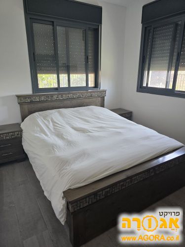 מיטה יהודית מעץ מלא ו2 שידות תואמות
