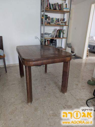 שולחן עץ