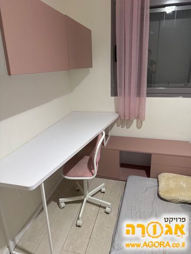 שולחן עם שידות לילדה