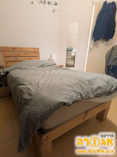 מיטת יחיד מעץ מלא