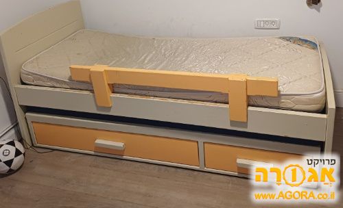 מיטת יחיד מעץ לילדים