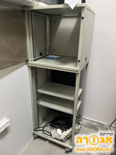 ארון תקשורת קטן