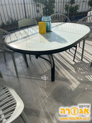 שולחן