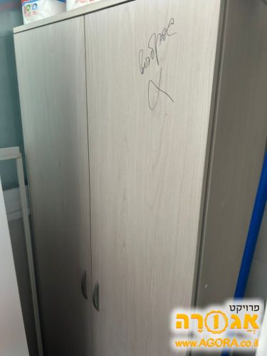 ארון לא גדול