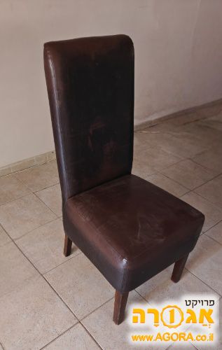 6 כסאות חומים מרופדים לשולחן אוכל