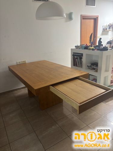 שולחן אוכל
