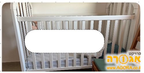 מיטת תינוק של מוצצים בת 10 שנים במצב טוב