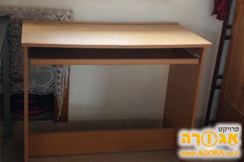 שולחן מחשב עם מגירה נשלפת