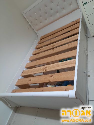 בסיס למיטה וחצי