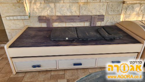 מיטת יחיד עם מיטת חבר ו3 מגירות