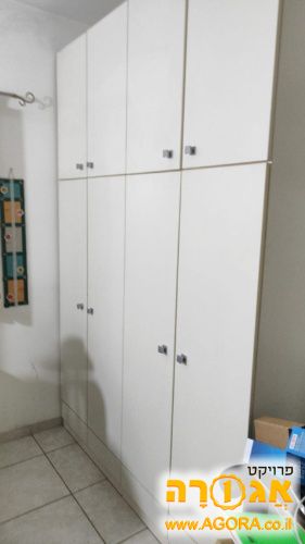 ארון בגדים במצב מעולה