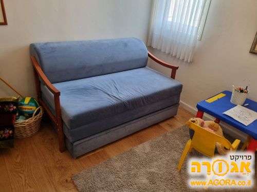 ספה דו מושבית נפתחת למיטה זוגית נוחה עם