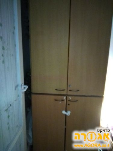 ארון בודד