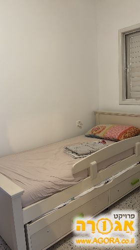 מיטת נוער עצמלה