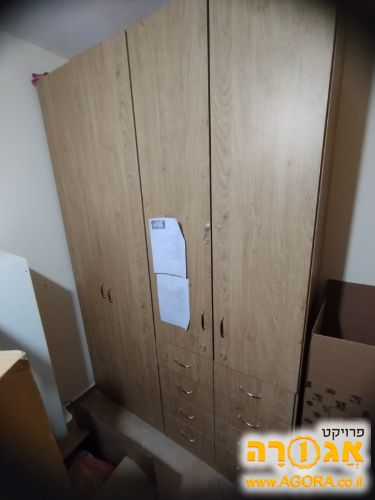 ארון עץ
