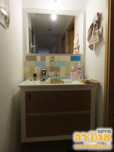 כיור עם מגירות