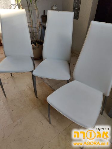 4 כסאות