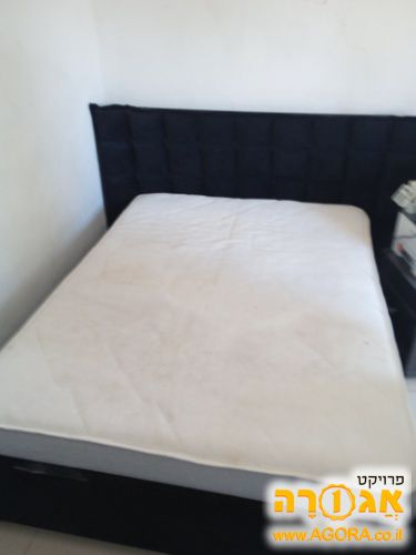 מיטה זוגית ושידות