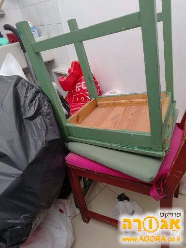 2 כיסאות עץ