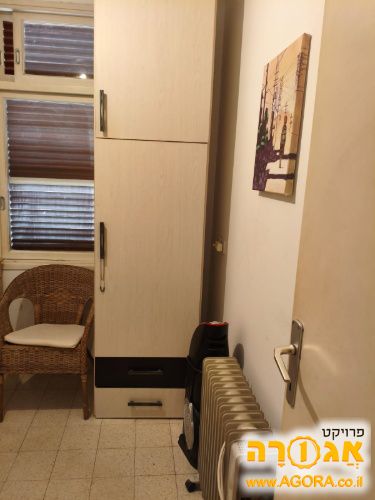 ארון מעץ