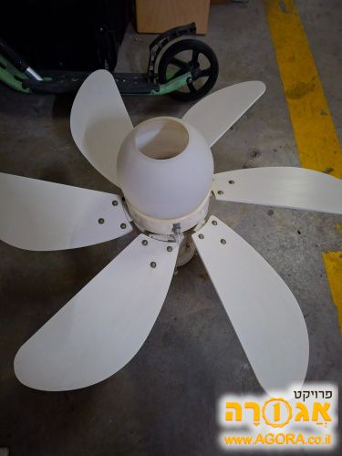 מאוורר תקרה עם נורה