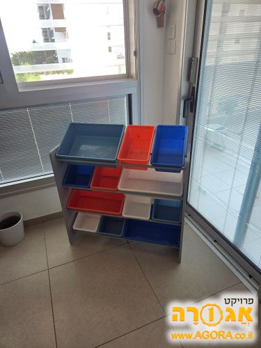 כוננית לילדים