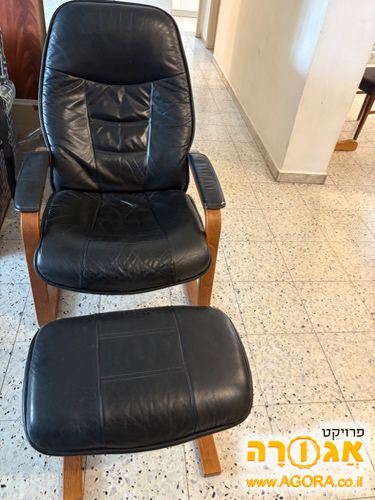 כורסת טלויזיה נשענת
