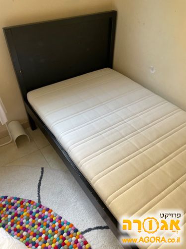 שתי מיטות יחיד 90*200 מעץ מלא עם מזרנים