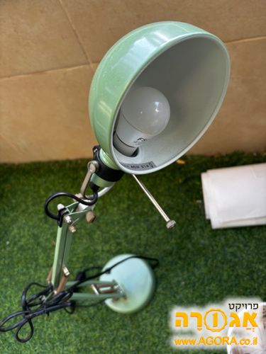 מנורת שולחן